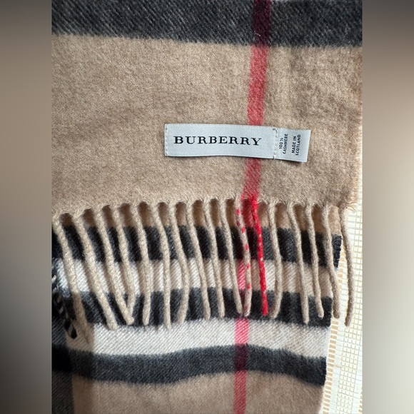 Burberry checked cashmere scarf - Picture 5 of 5